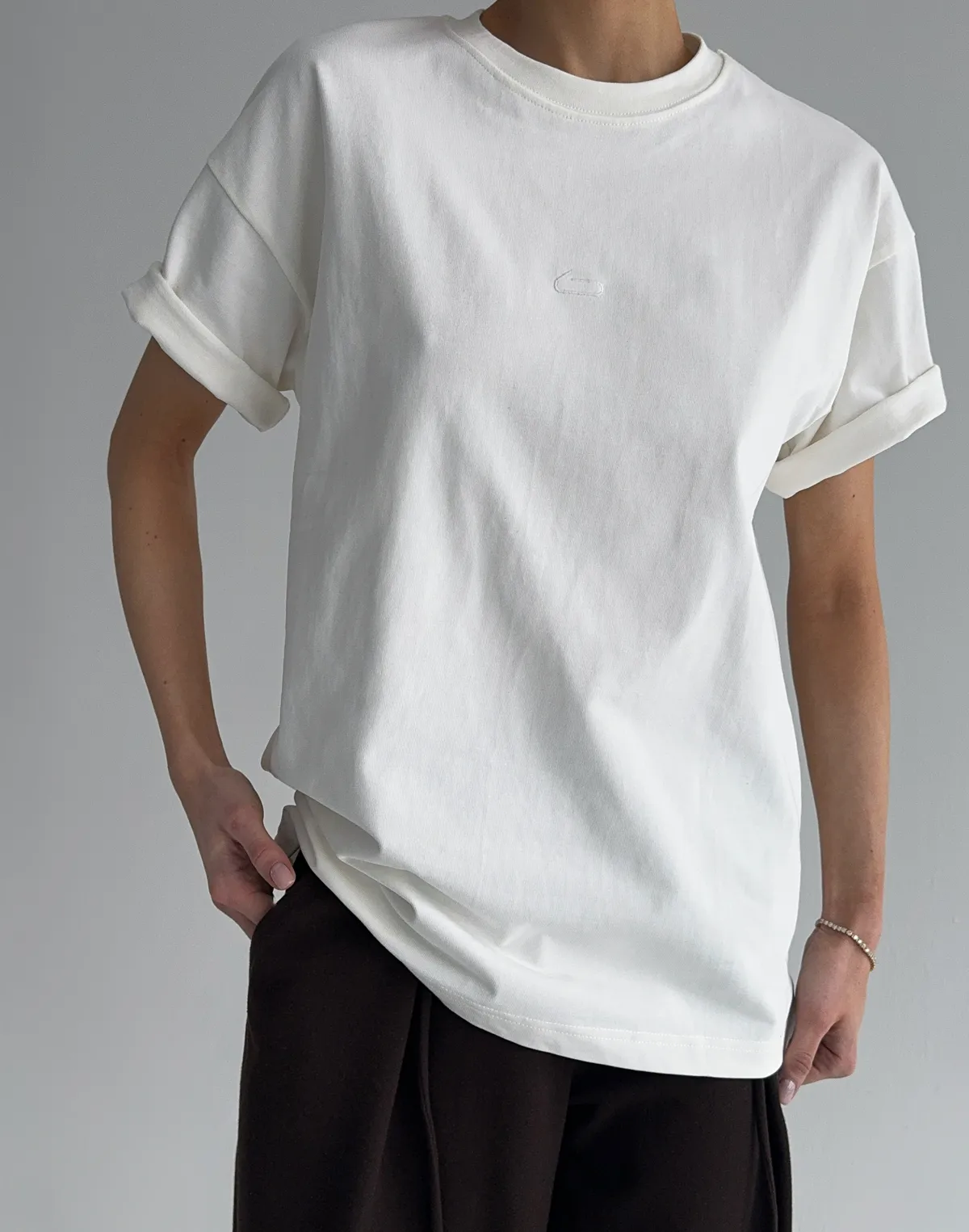 Футболка жіноча зі супер щільного котону оверсайз з логотипом, екрю - Фото 1