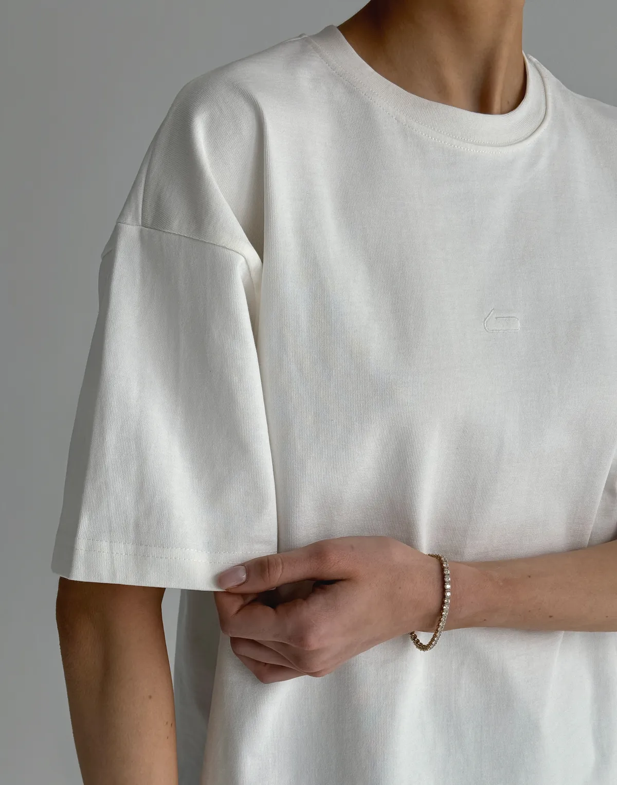 Футболка жіноча зі супер щільного котону оверсайз з логотипом, екрю - Фото 4