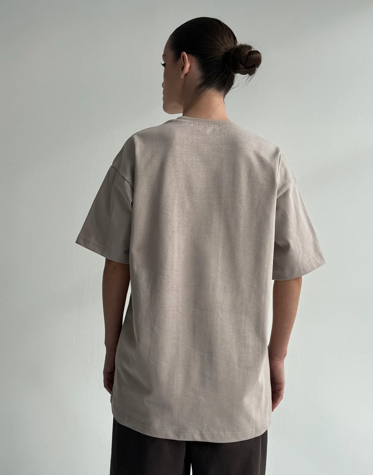 Футболка жіноча зі супер щільного котону оверсайз з логотипом, холодний беж - Фото 2