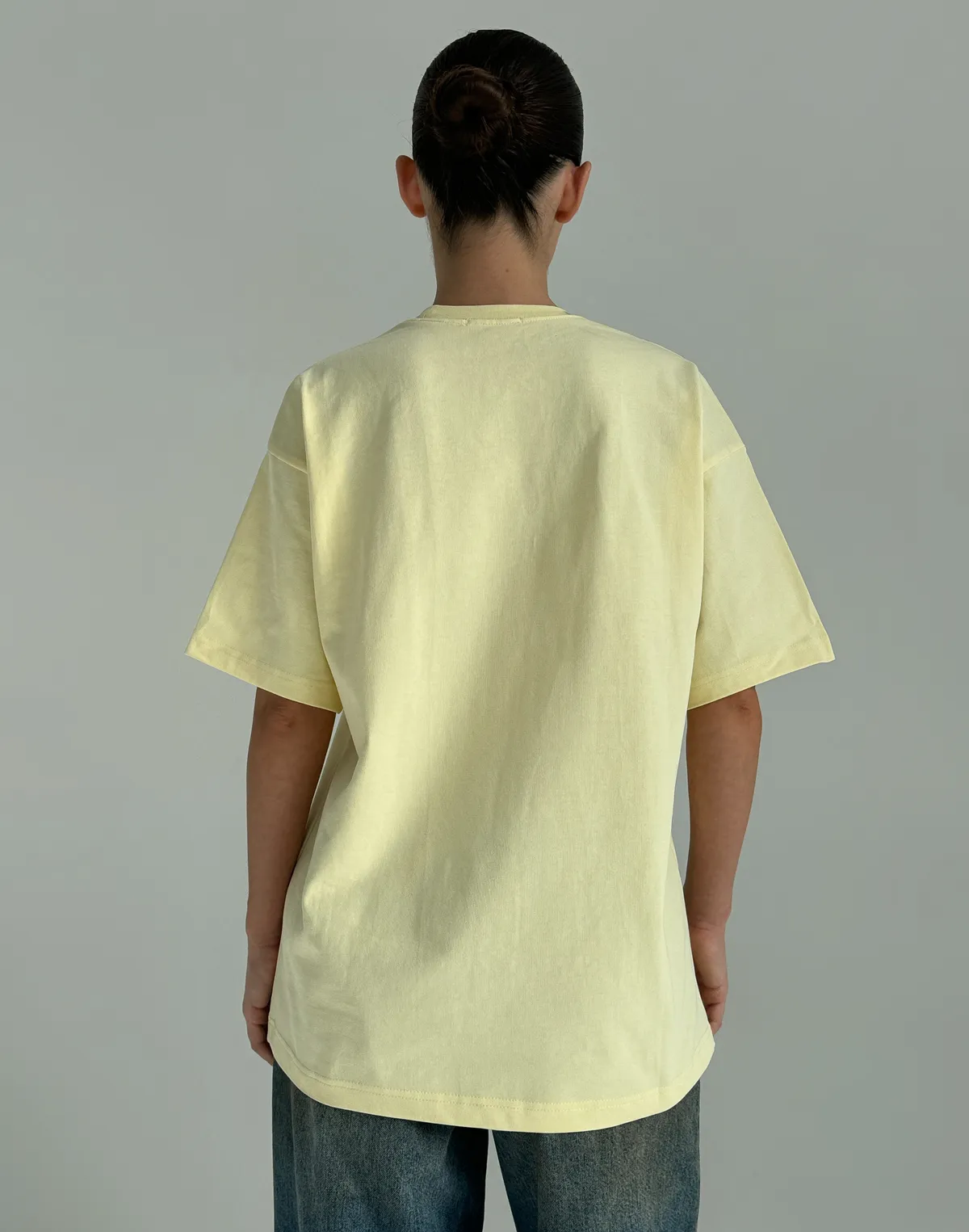 Футболка жіноча зі супер щільного котону оверсайз з логотипом, світло-жовта - Фото 2