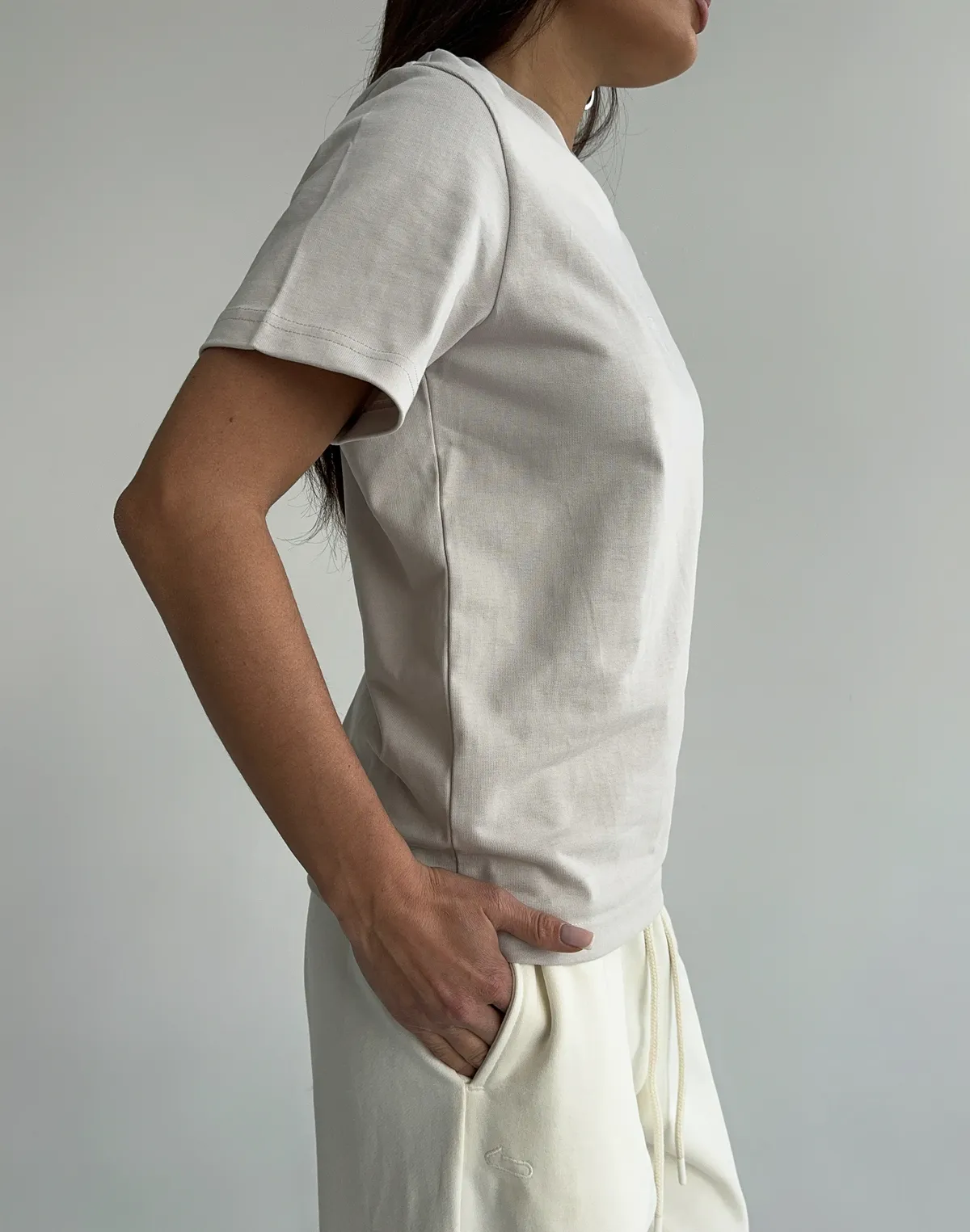 Футболка базова жіноча зі супер щільного котону з логотипом, класичний беж - Фото 8