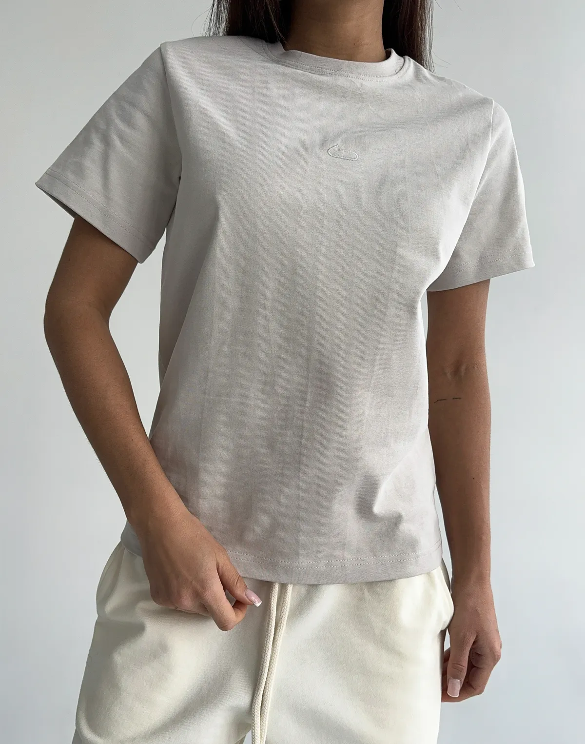 Футболка базова жіноча зі супер щільного котону з логотипом, класичний беж - Фото 1