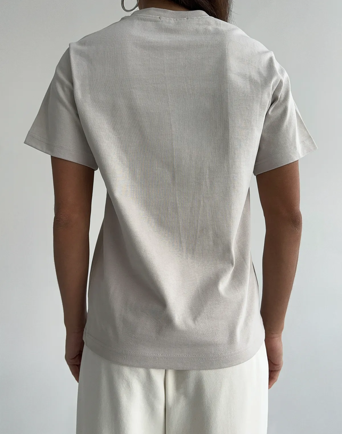 Футболка базова жіноча зі супер щільного котону з логотипом, класичний беж - Фото 2