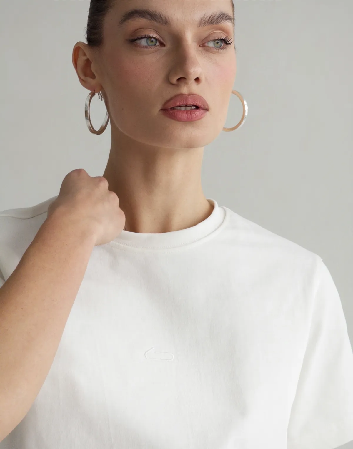 Футболка базова жіноча зі супер щільного котону з логотипом, екрю - Фото 6