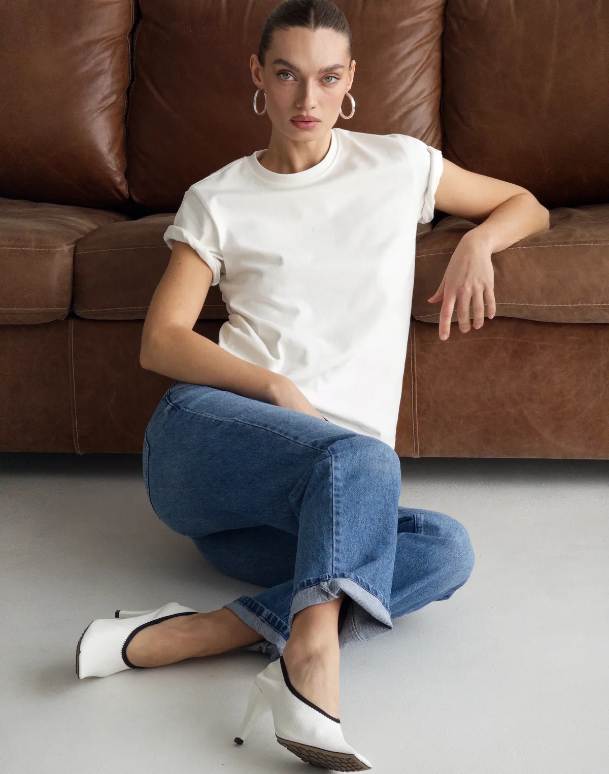 Футболка базова жіноча зі супер щільного котону з логотипом, екрю - Фото 7