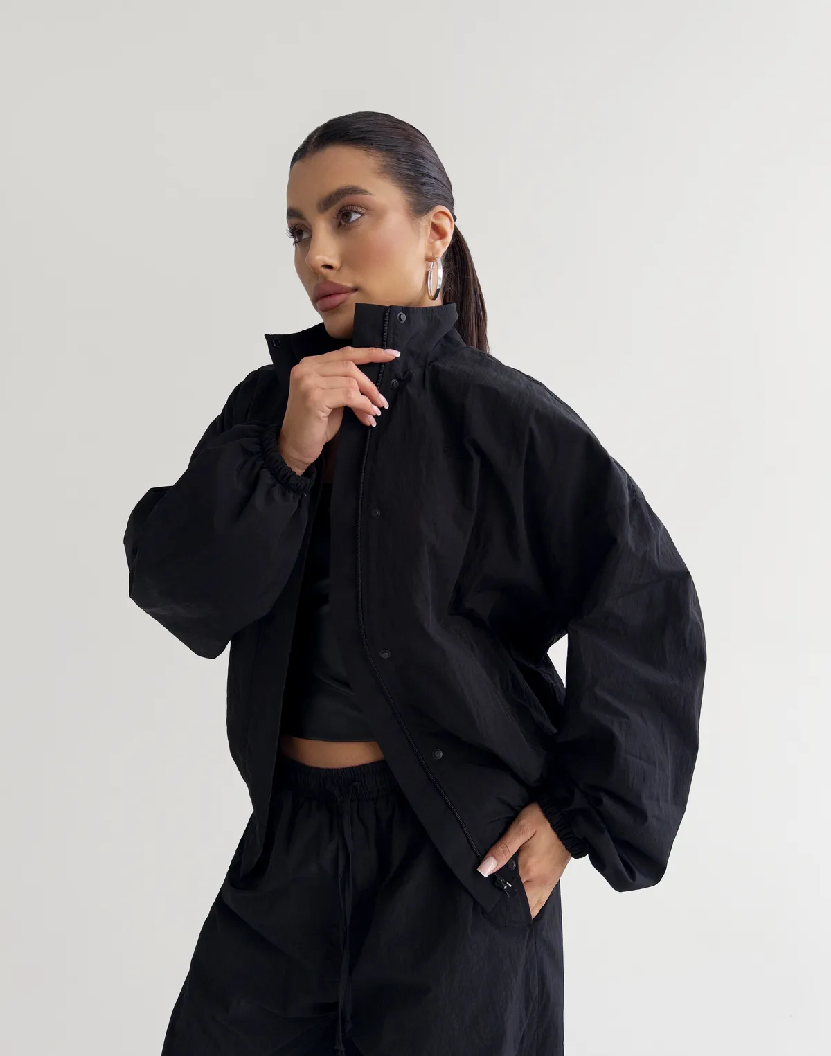 Зіпер вільного крою з плащової тканини з ефектом пом'ятості, чорний - Фото 4