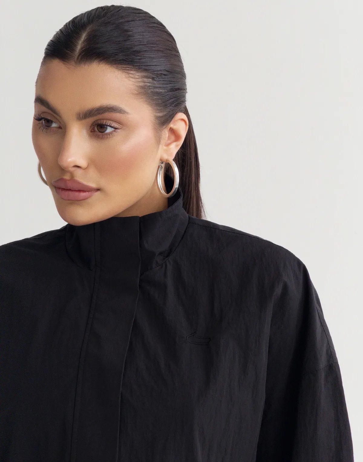 Зіпер вільного крою з плащової тканини з ефектом пом'ятості, чорний - Фото 6