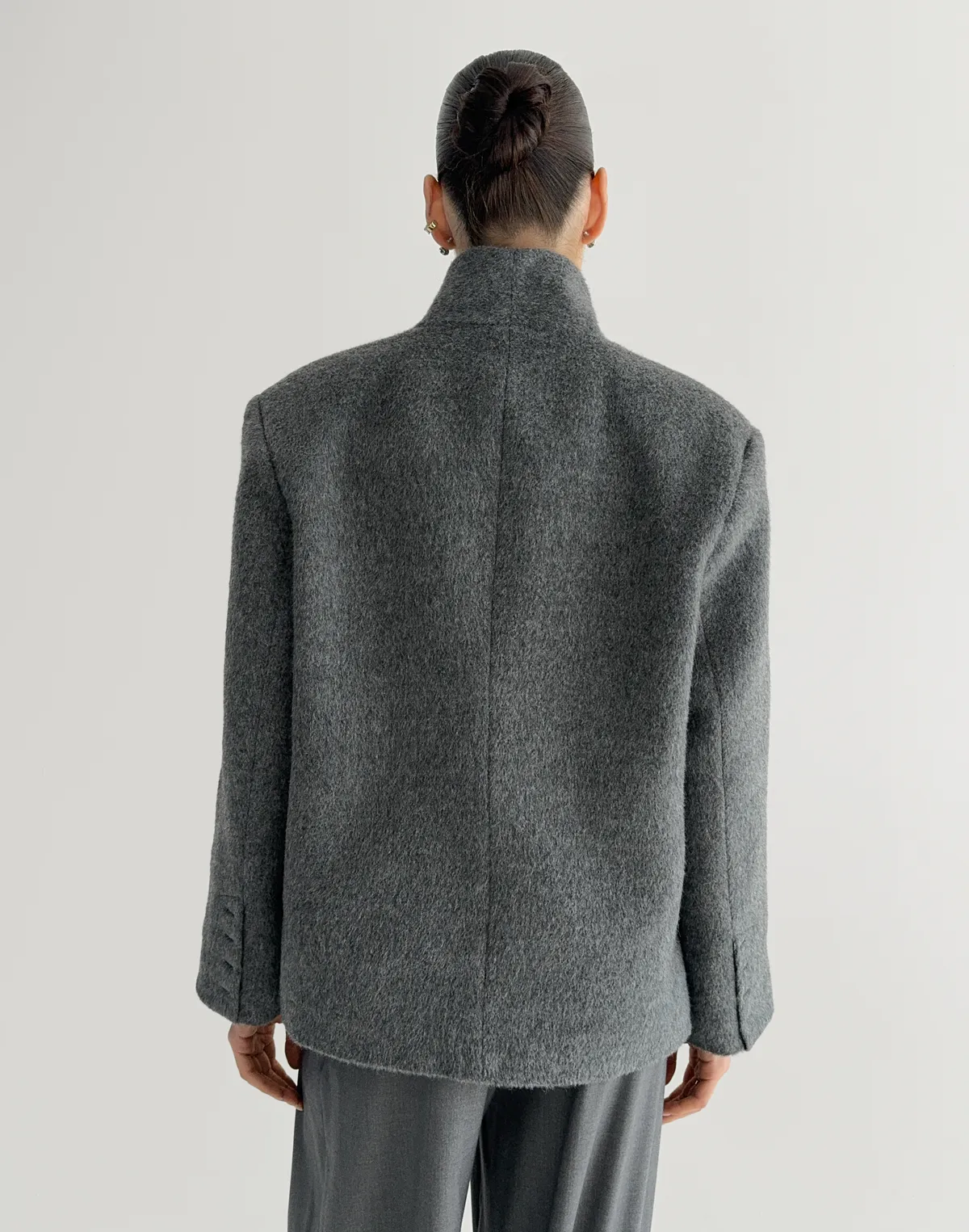 Пальто вкорочене асиметричне з бавовною у складі, сіре - Фото 2