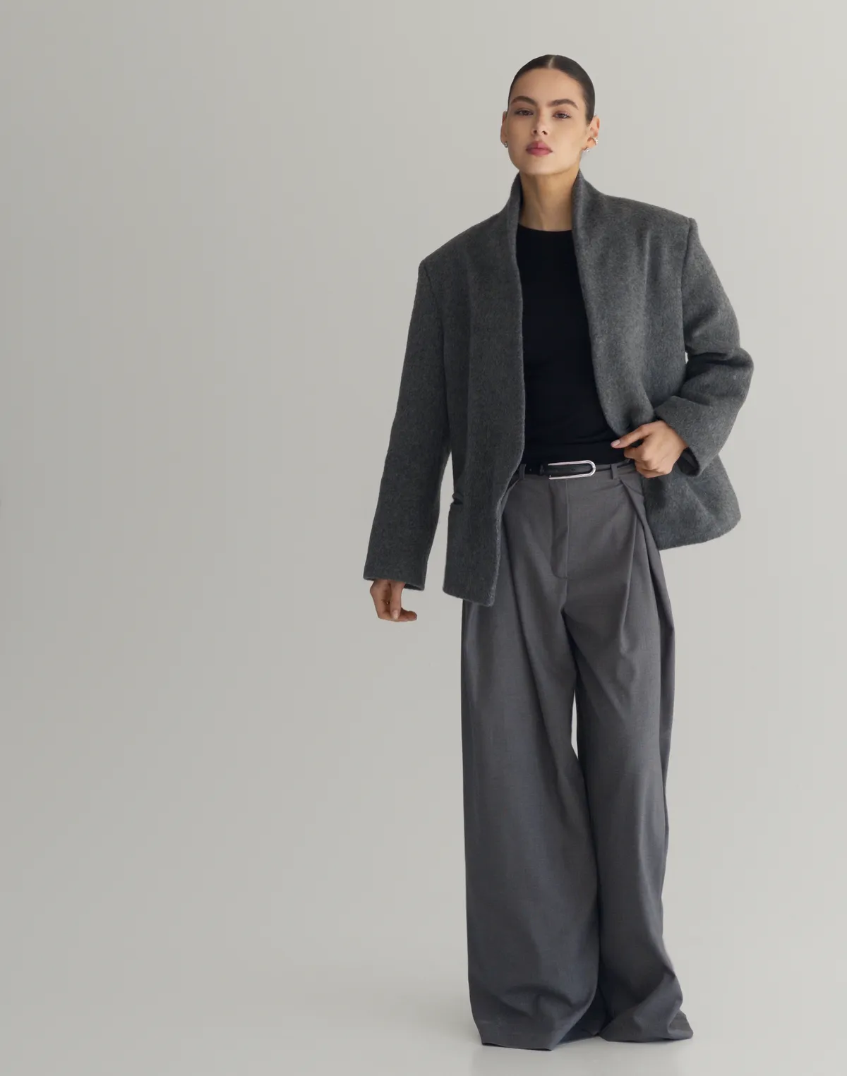 Пальто вкорочене асиметричне з бавовною у складі, сіре - Фото 5