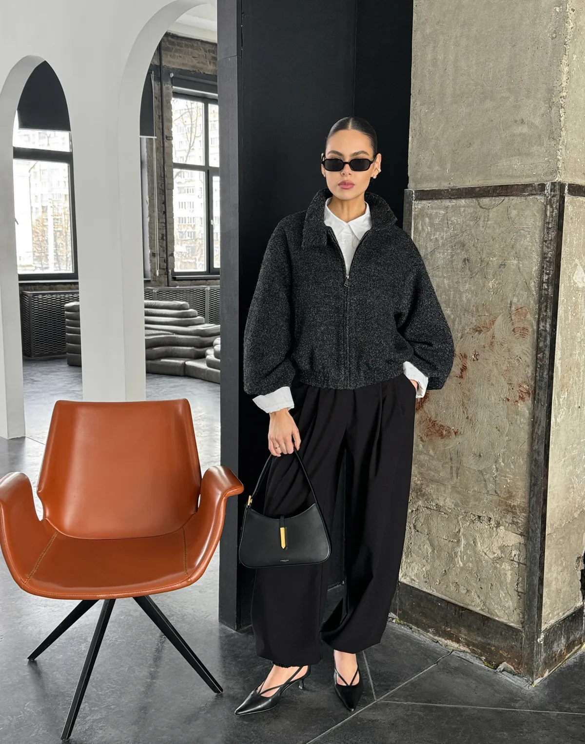 Вкорочена куртка з пальтової тканини, чорна - Фото 3