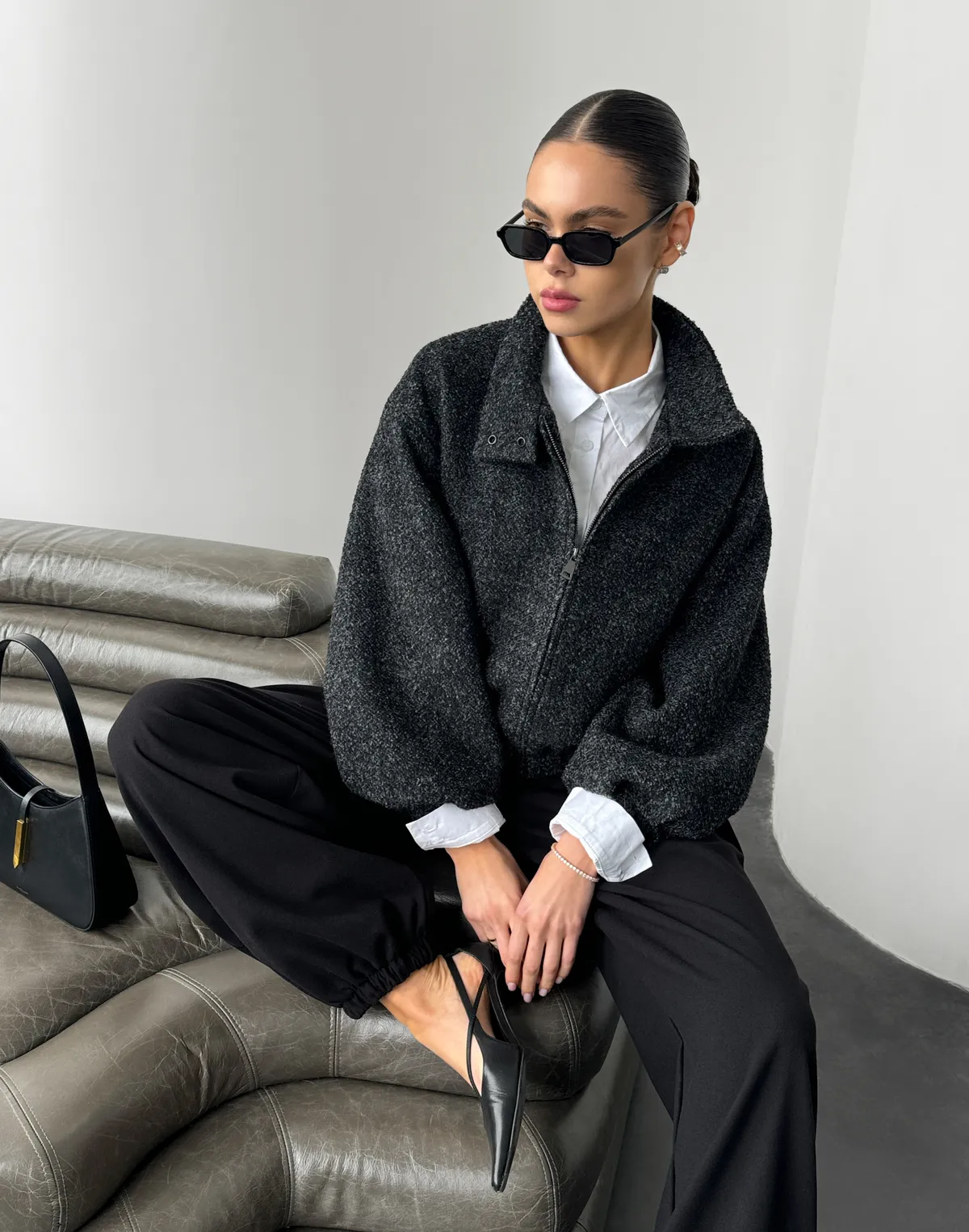 Вкорочена куртка з пальтової тканини, чорна - Фото 5