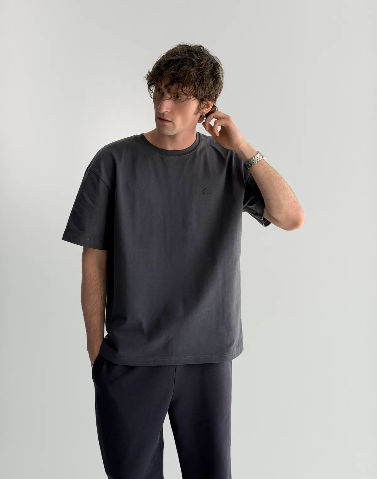 Футболка чоловіча базова зі супер щільного котону з логотипом, графітова - Фото 3