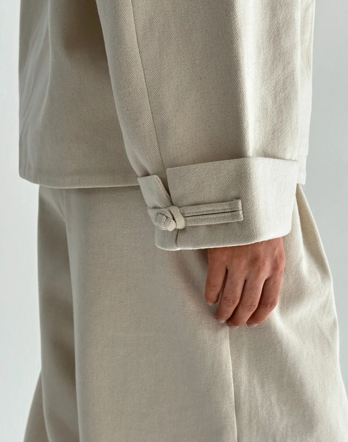 Котонова весняна оверсайз куртка в азійському стилі, молочна - Фото 5