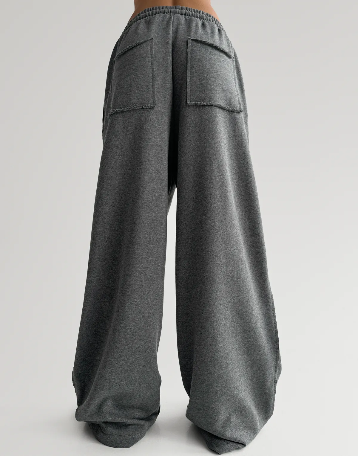Штани прямі з декоративними кишенями позаду, темний меланж - Фото 2
