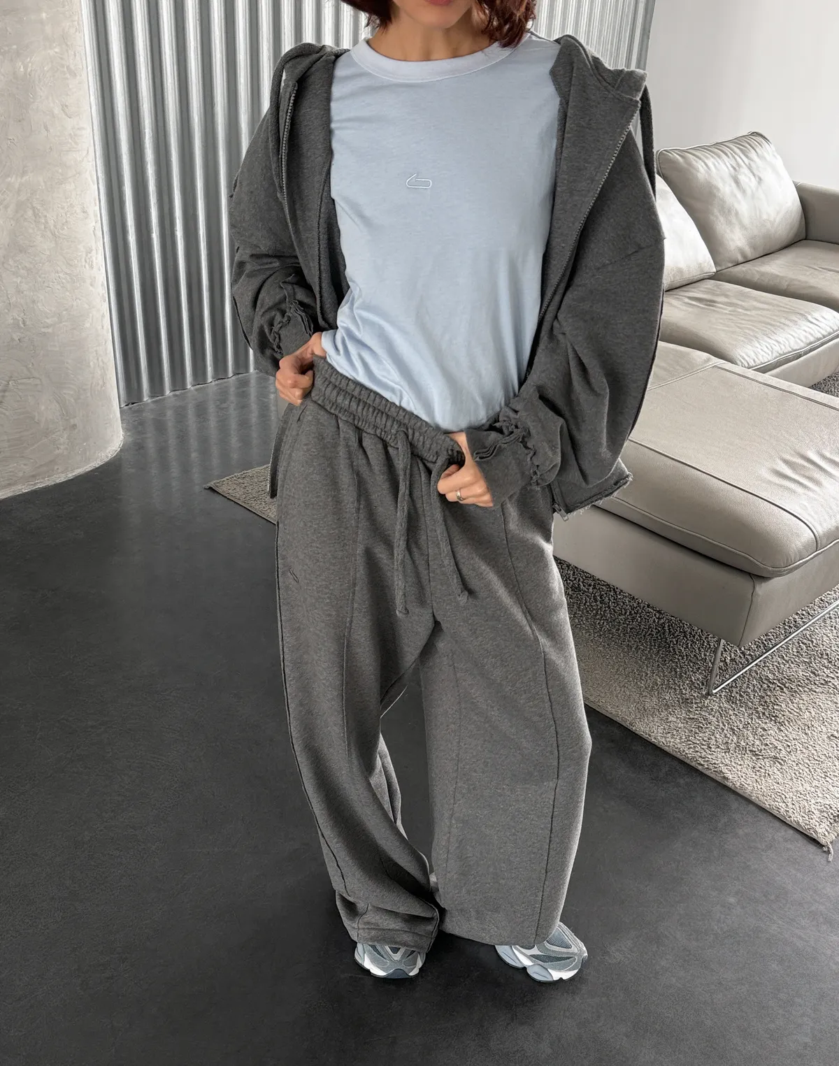 Штани прямі з декоративними кишенями позаду, темний меланж - Фото 5