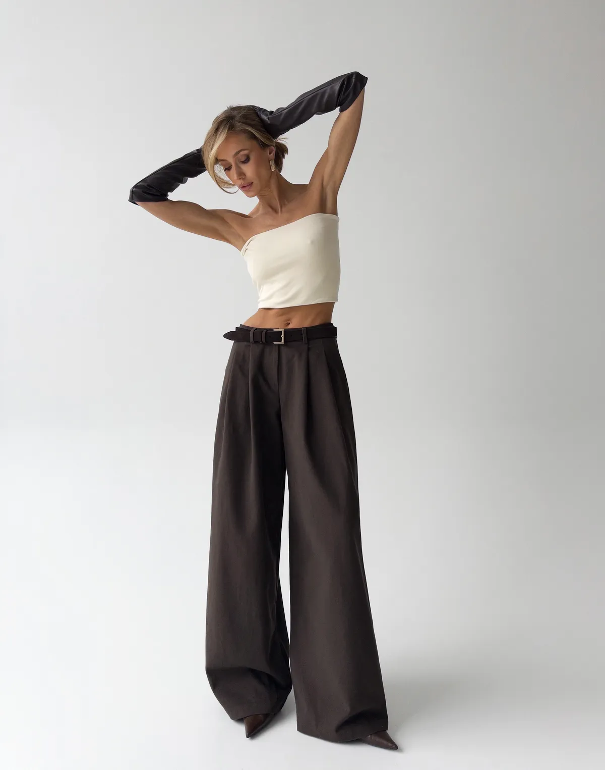 Базові штани з котону вільного крою, шоколадні - Фото 3