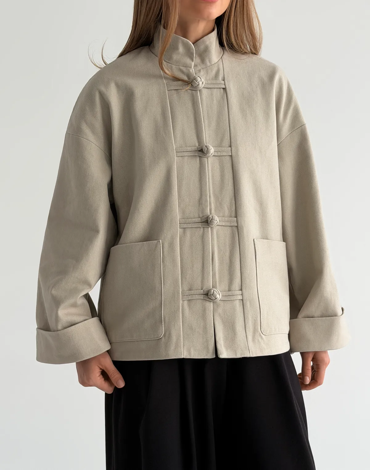 Котонова весняна оверсайз куртка в азійському стилі, бежева - Фото 1