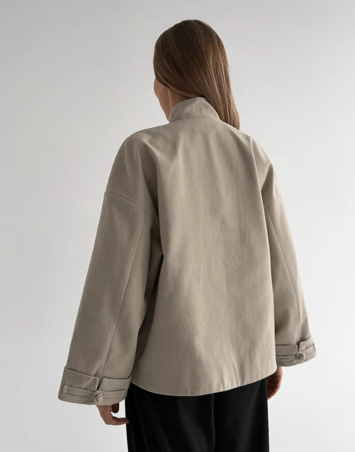 Котонова весняна оверсайз куртка в азійському стилі, бежева - Фото 2