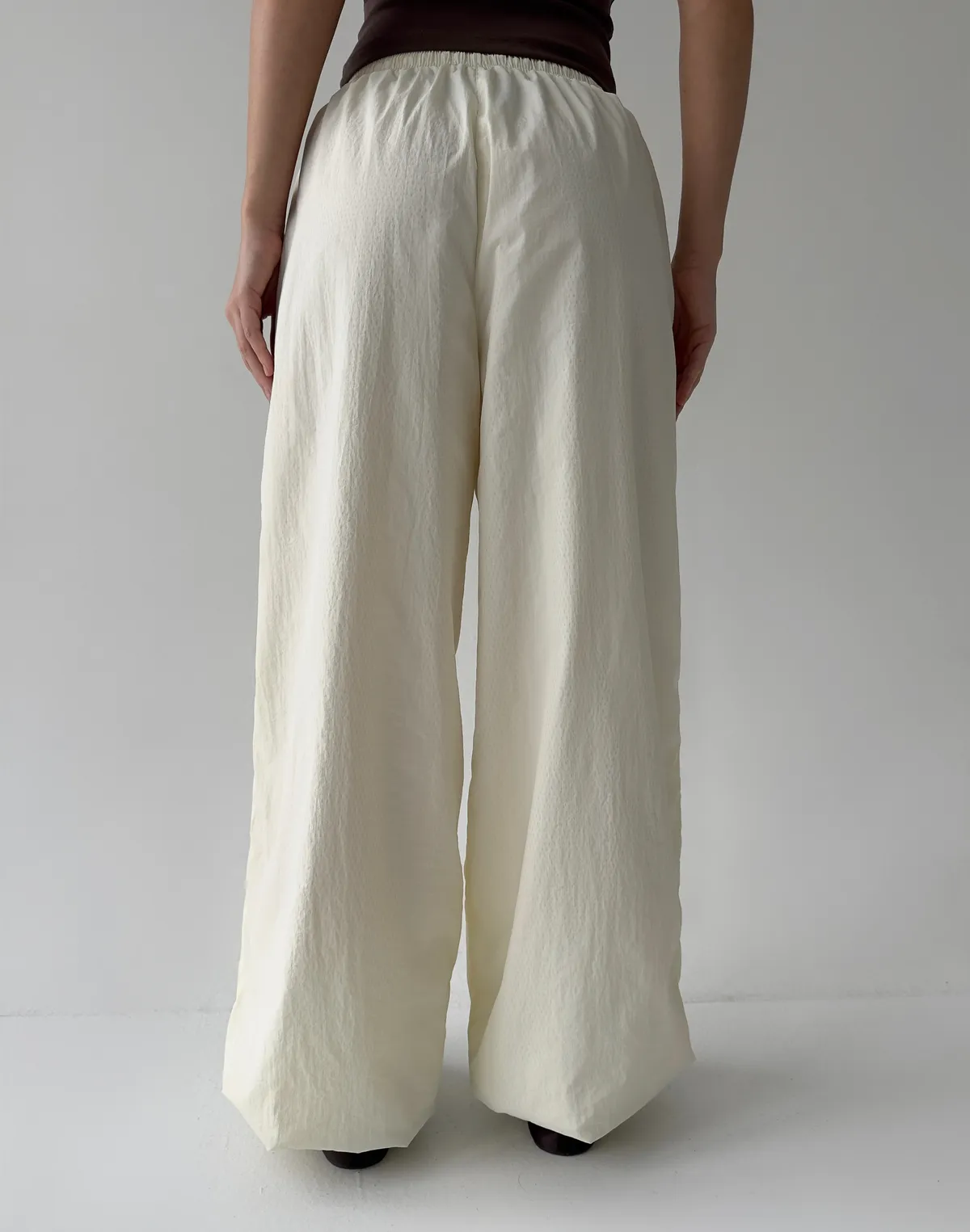 Джогери з плащової тканини з ефектом пом'ятості, шампань - Фото 2