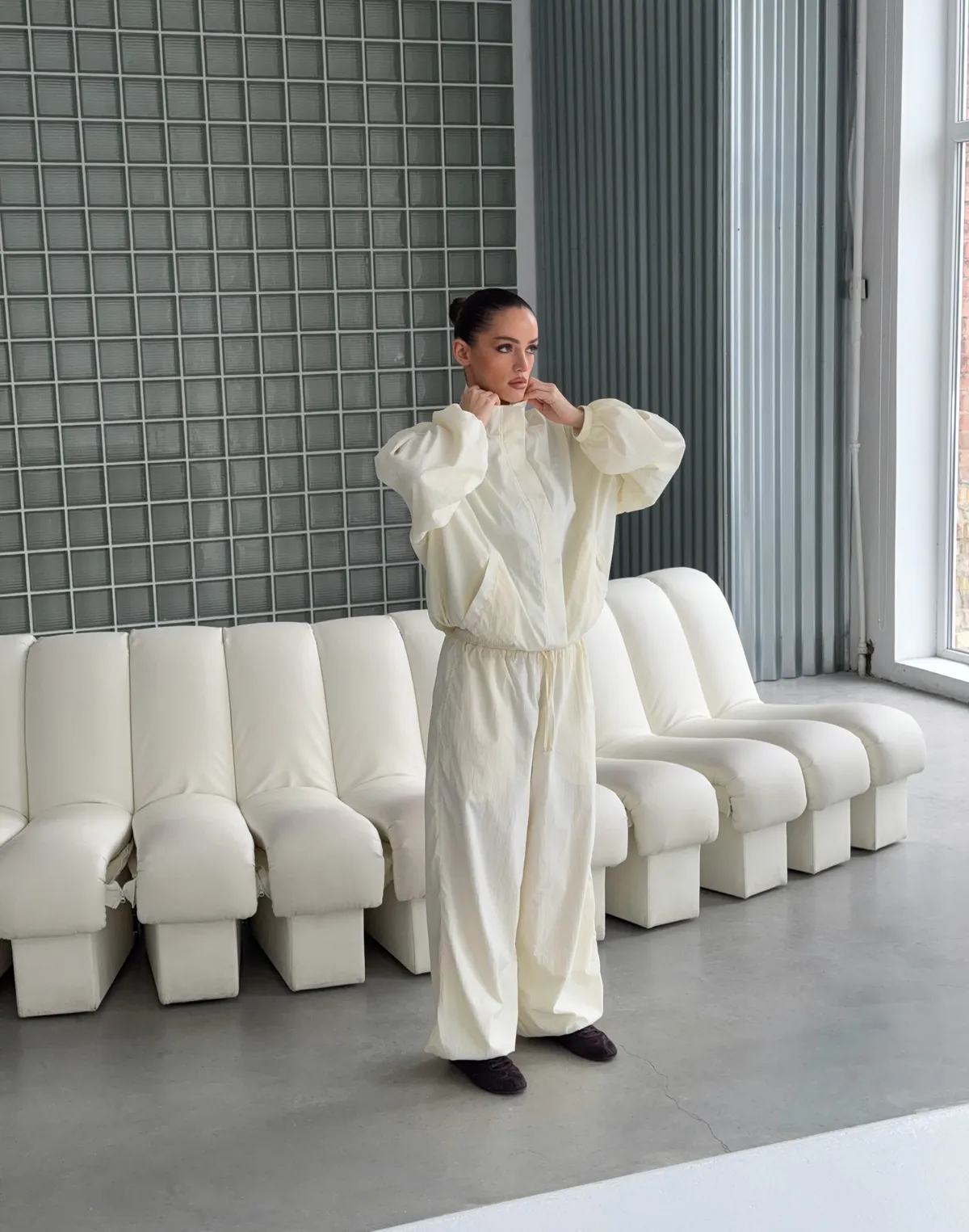 Джогери з плащової тканини з ефектом пом'ятості, шампань - Фото 4