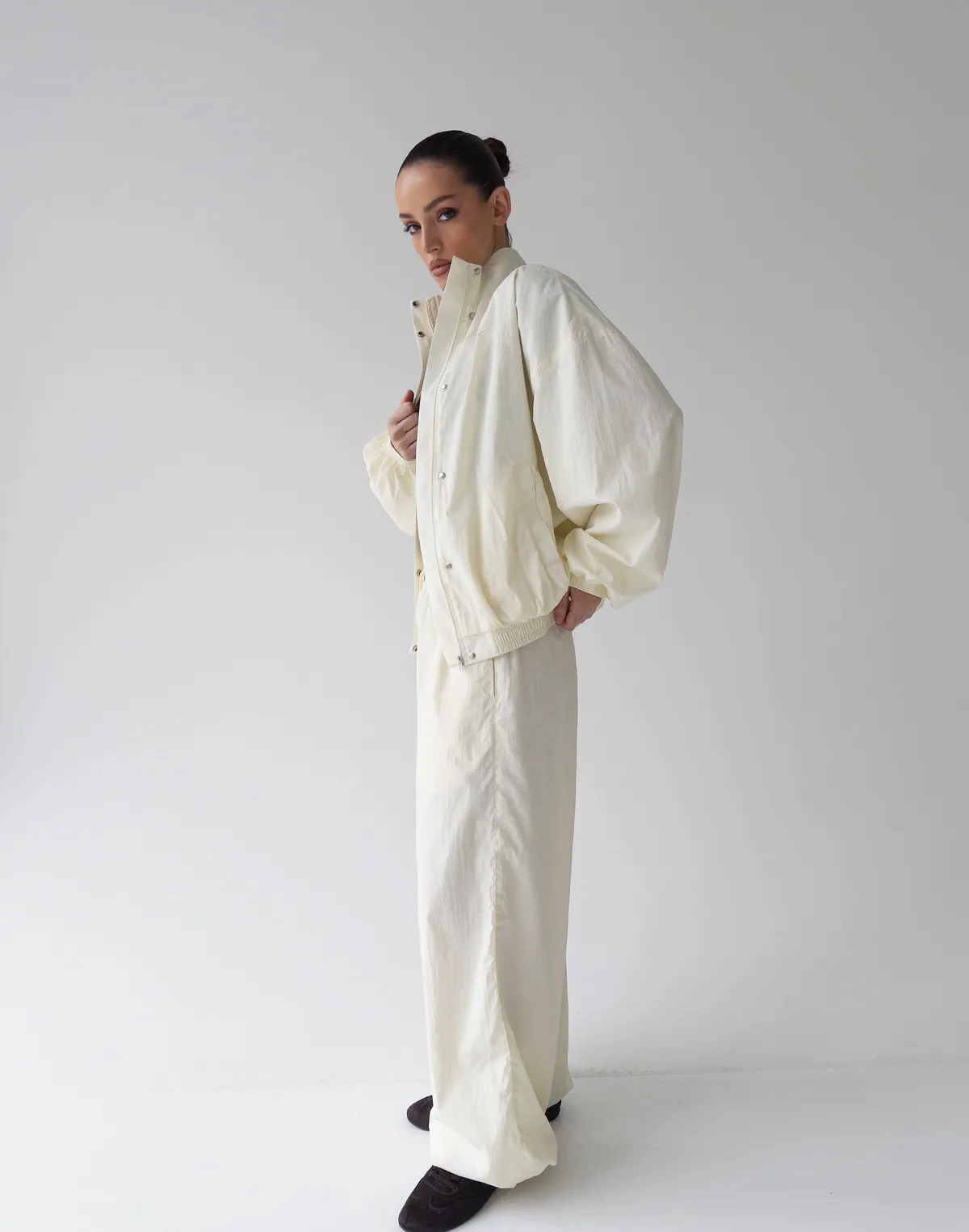 Джогери з плащової тканини з ефектом пом'ятості, шампань - Фото 8