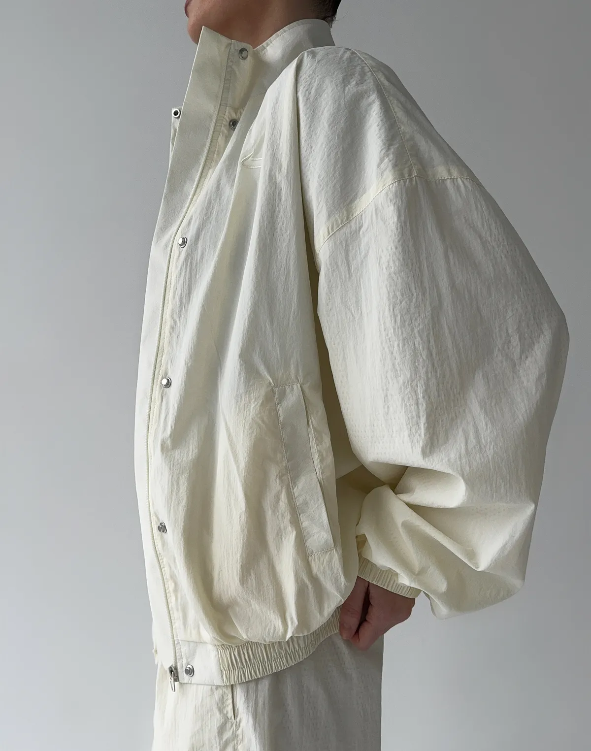 Зіпер вільного крою з плащової тканини з ефектом пом'ятості, шампань - Фото 6