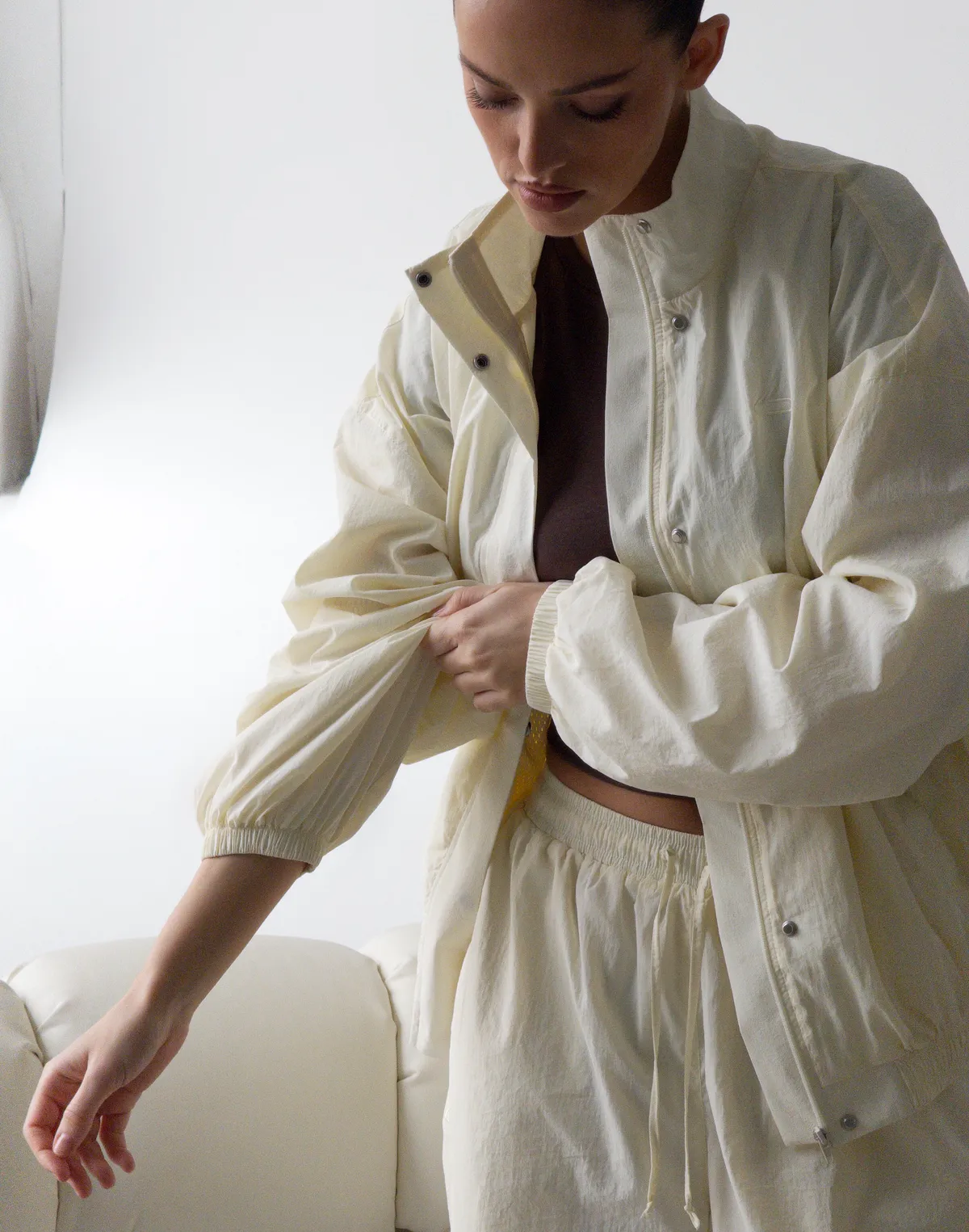 Зіпер вільного крою з плащової тканини з ефектом пом'ятості, шампань - Фото 5