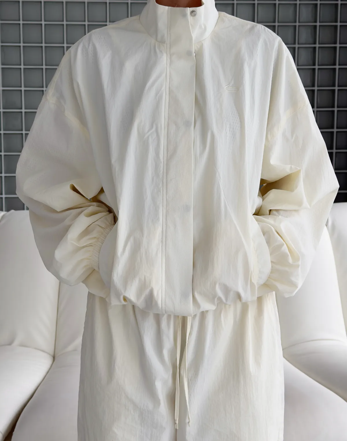 Зіпер вільного крою з плащової тканини з ефектом пом'ятості, шампань - Фото 4