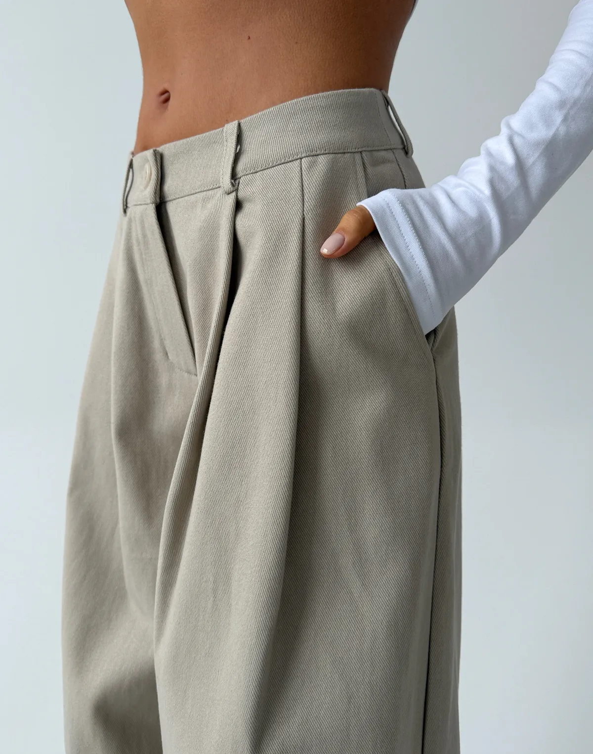 Базові штани з котону вільного крою, бежеві - Фото 5