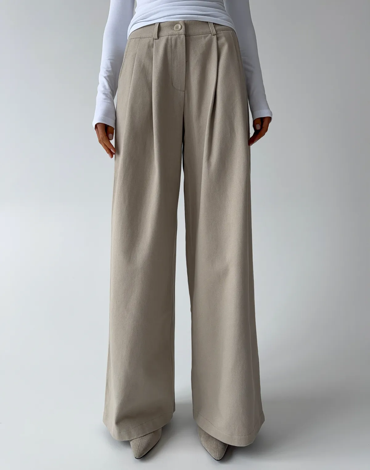 Базові штани з котону вільного крою, бежеві - Фото 1