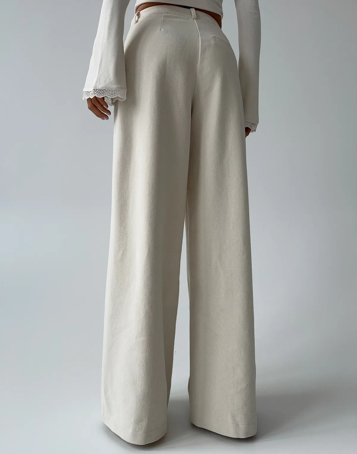 Базові штани з котону вільного крою, молочні - Фото 2