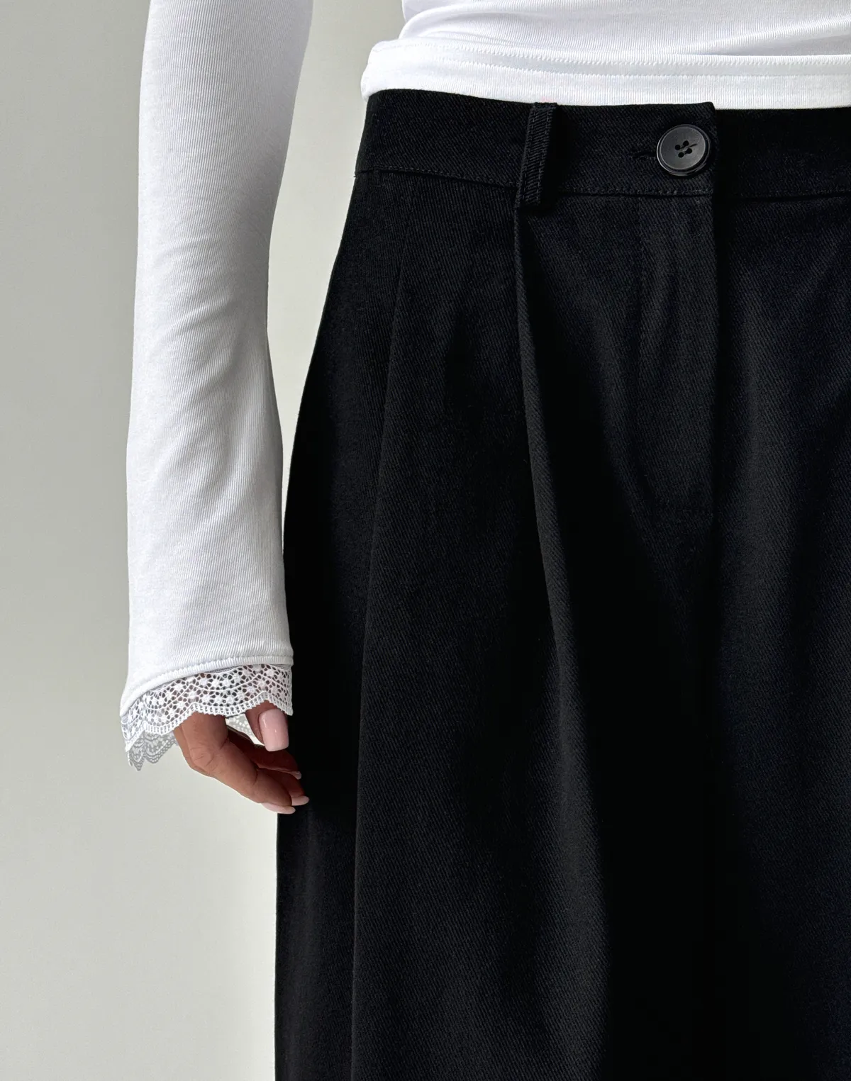 Базові штани з котону вільного крою, чорні - Фото 4