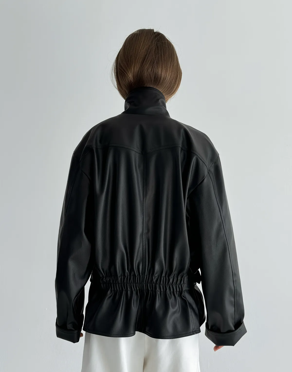 Куртка з екошкіри з декоративними застібками, чорна - Фото 2