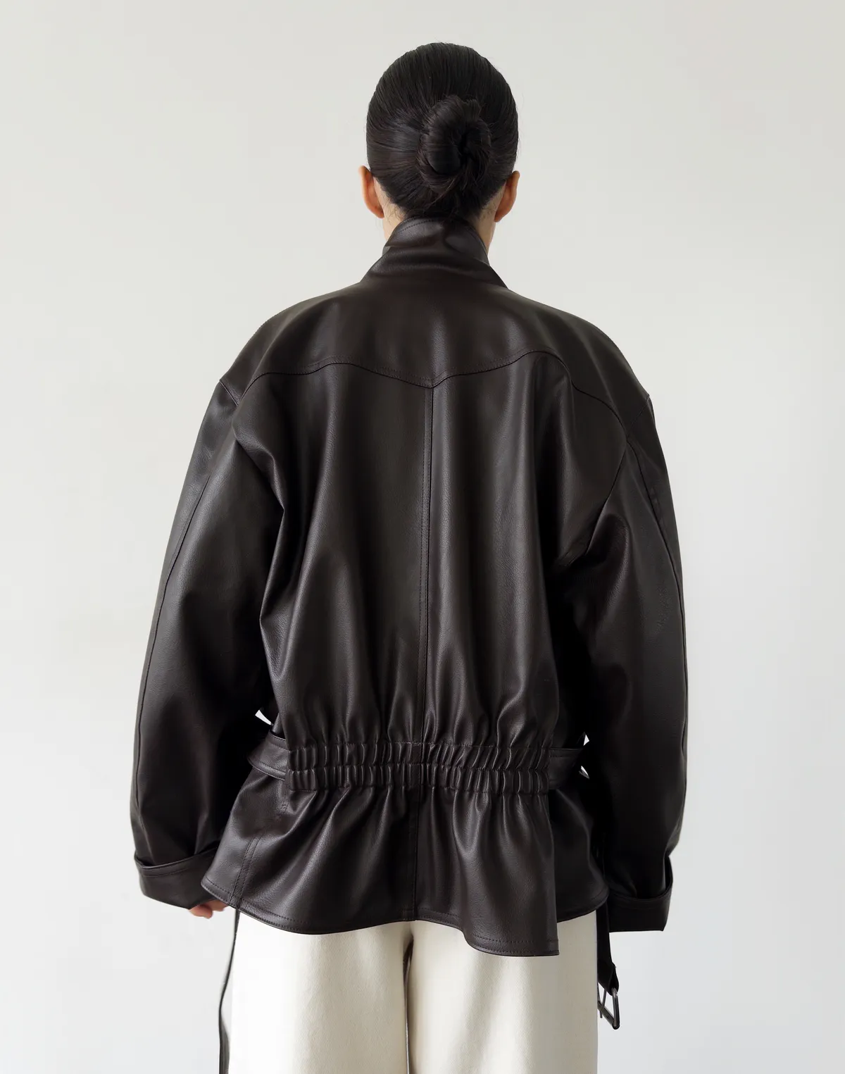 Куртка з екошкіри з декоративними застібками, шоколад - Фото 2