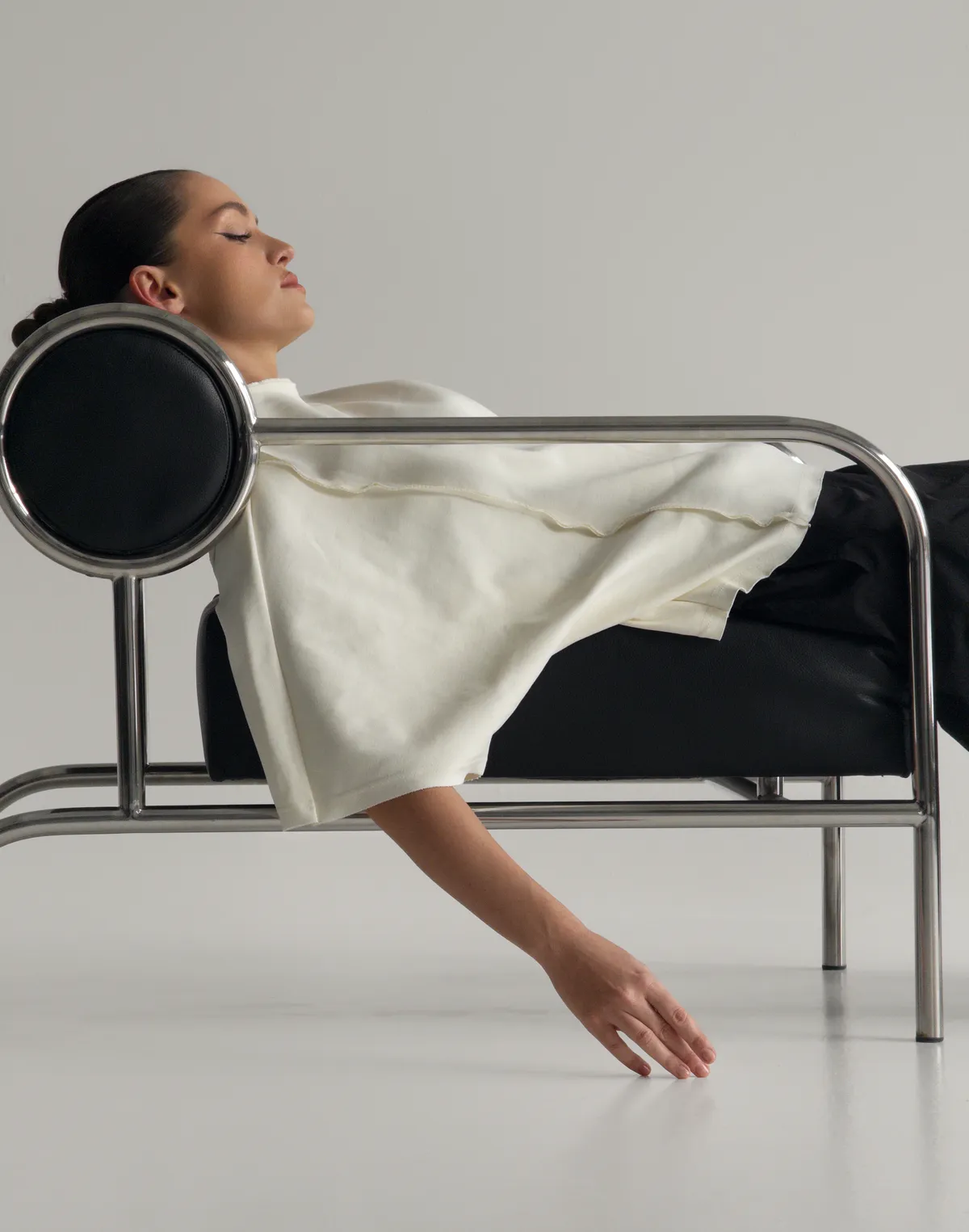 Футболка оверсайз з плотного трикотажу з боковими швами, екрю - Фото 4