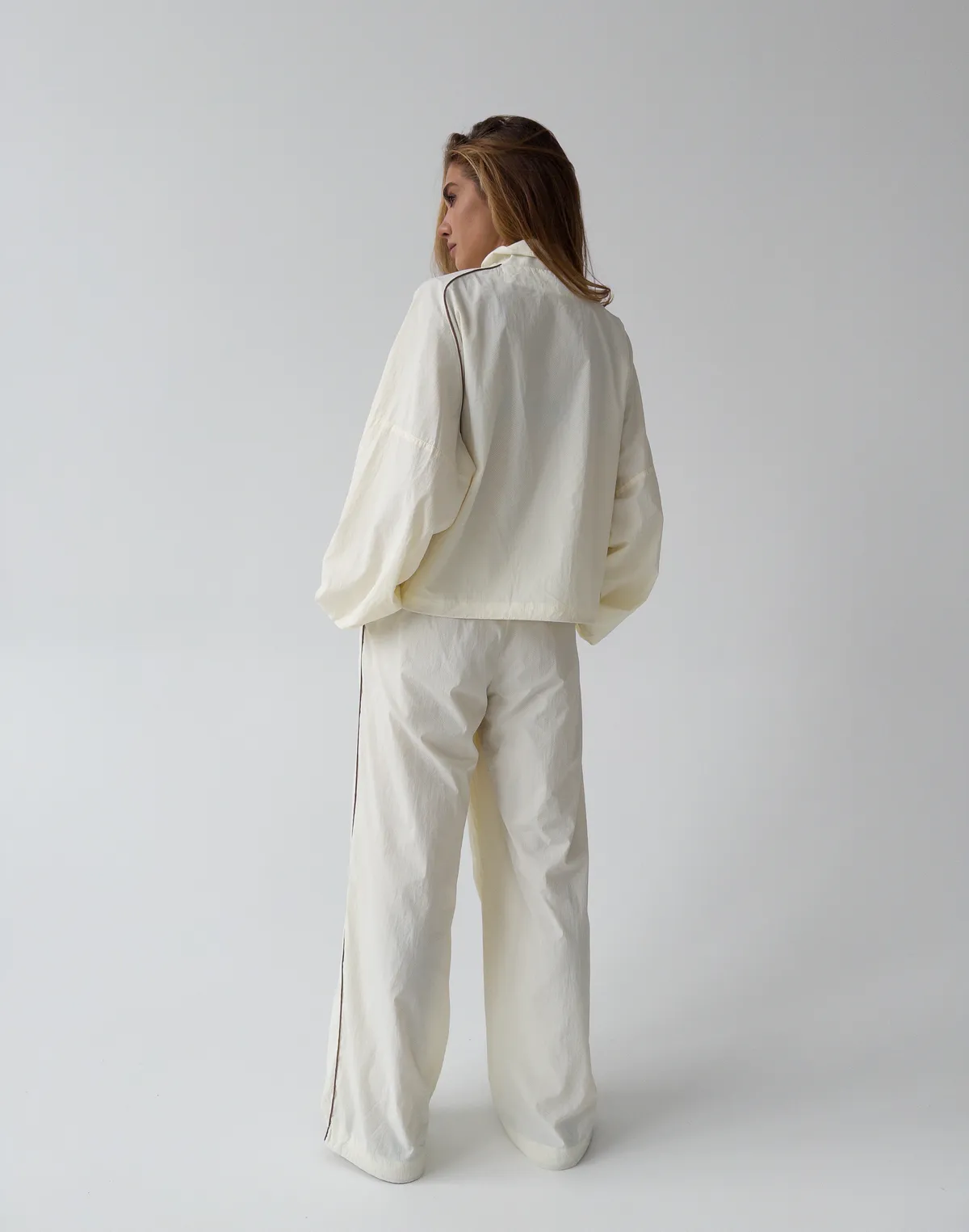 Комплект з плащової тканини з кантом зіпер та штани зі шнурком, шампань - Фото 2