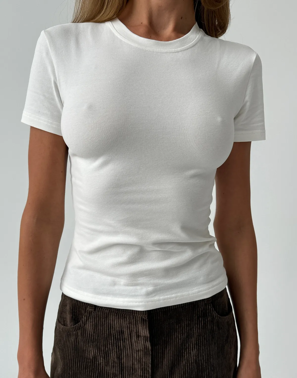 Жіноча футболка по фігурі бавовняна еластична, шампань - Фото 1