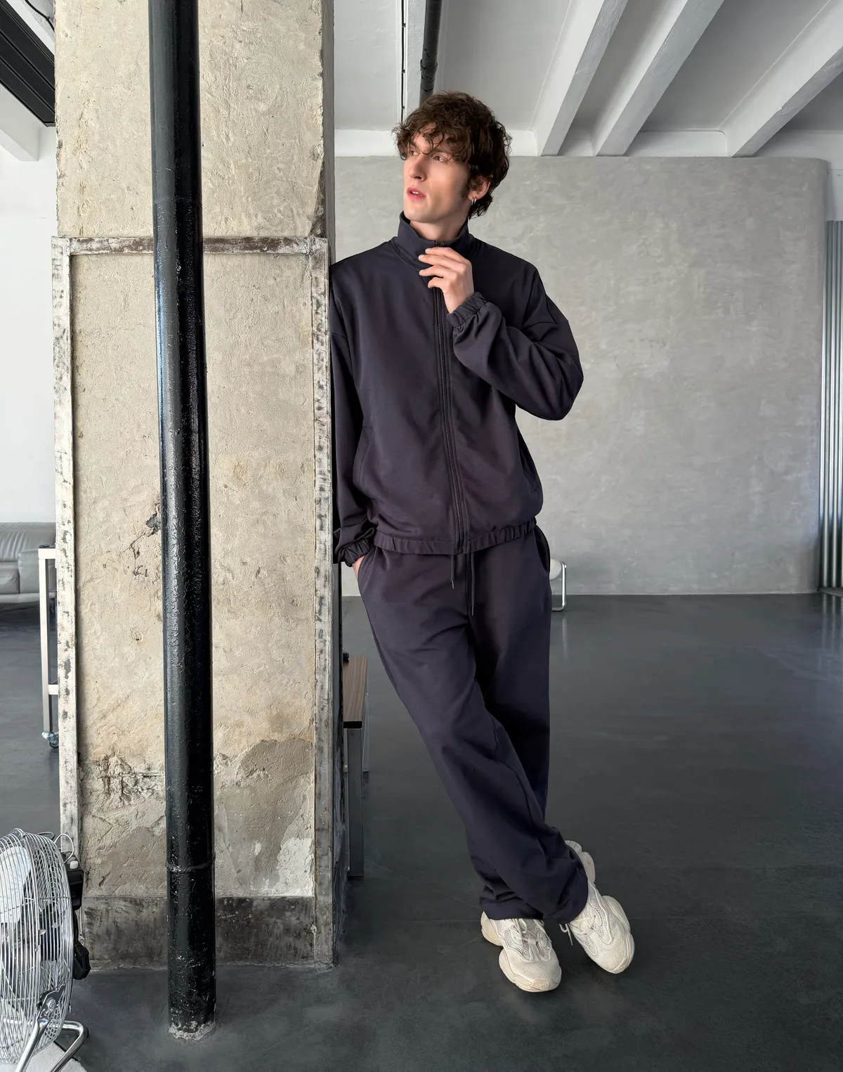 Штани прямі весняні чоловічі базові, графіт - Фото 3