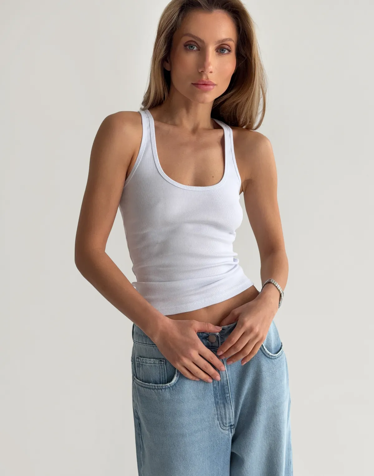 Майка в рубчик класична, біла - Фото 7