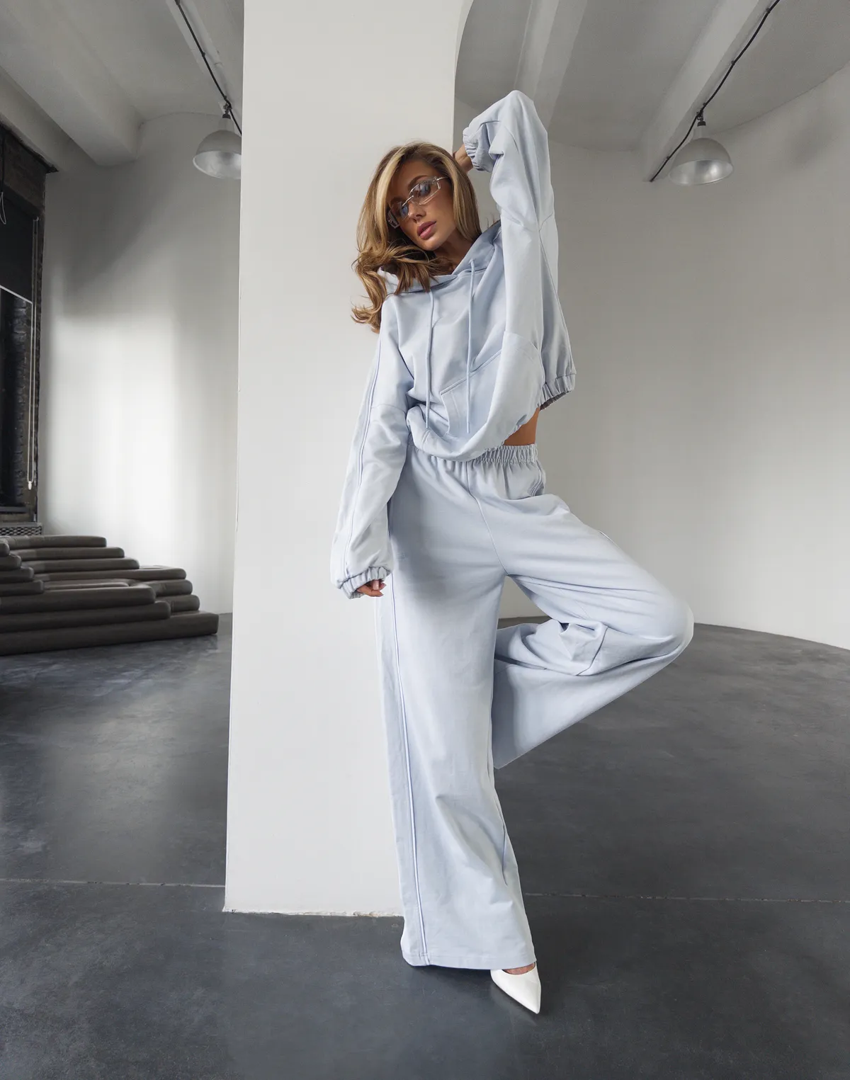 Штани весняні жіночі з кантом, блакитні - Фото 7