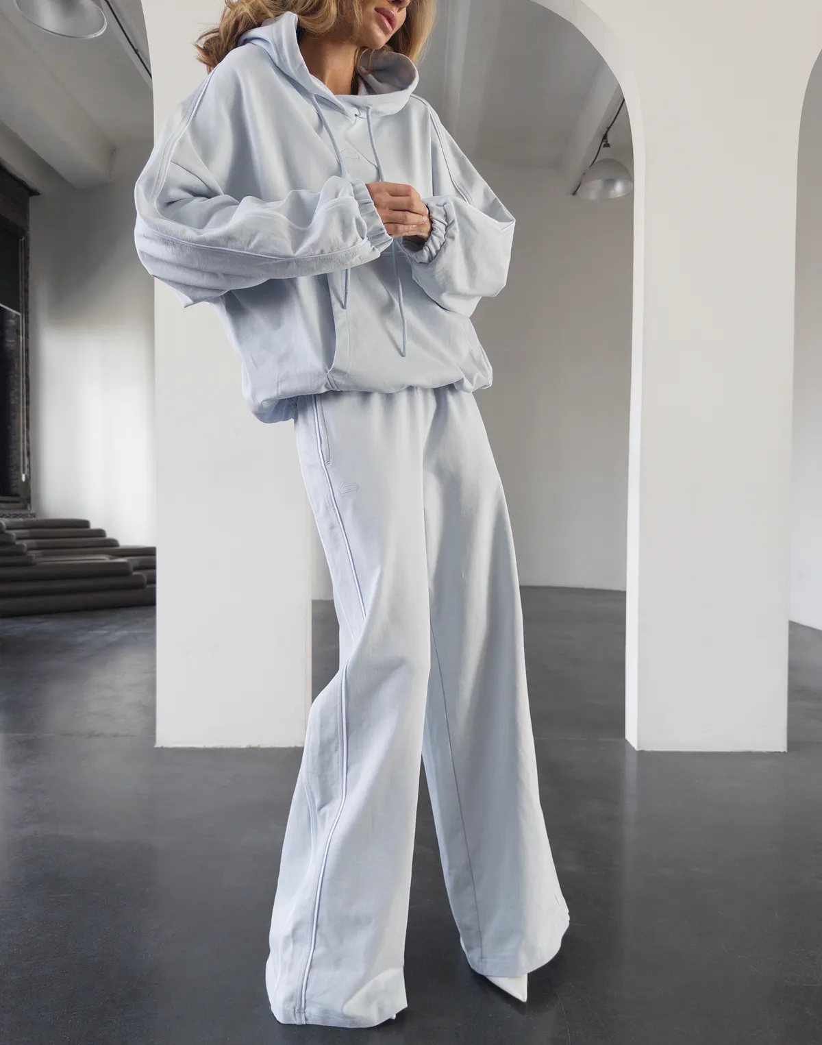 Штани весняні жіночі з кантом, блакитні - Фото 3