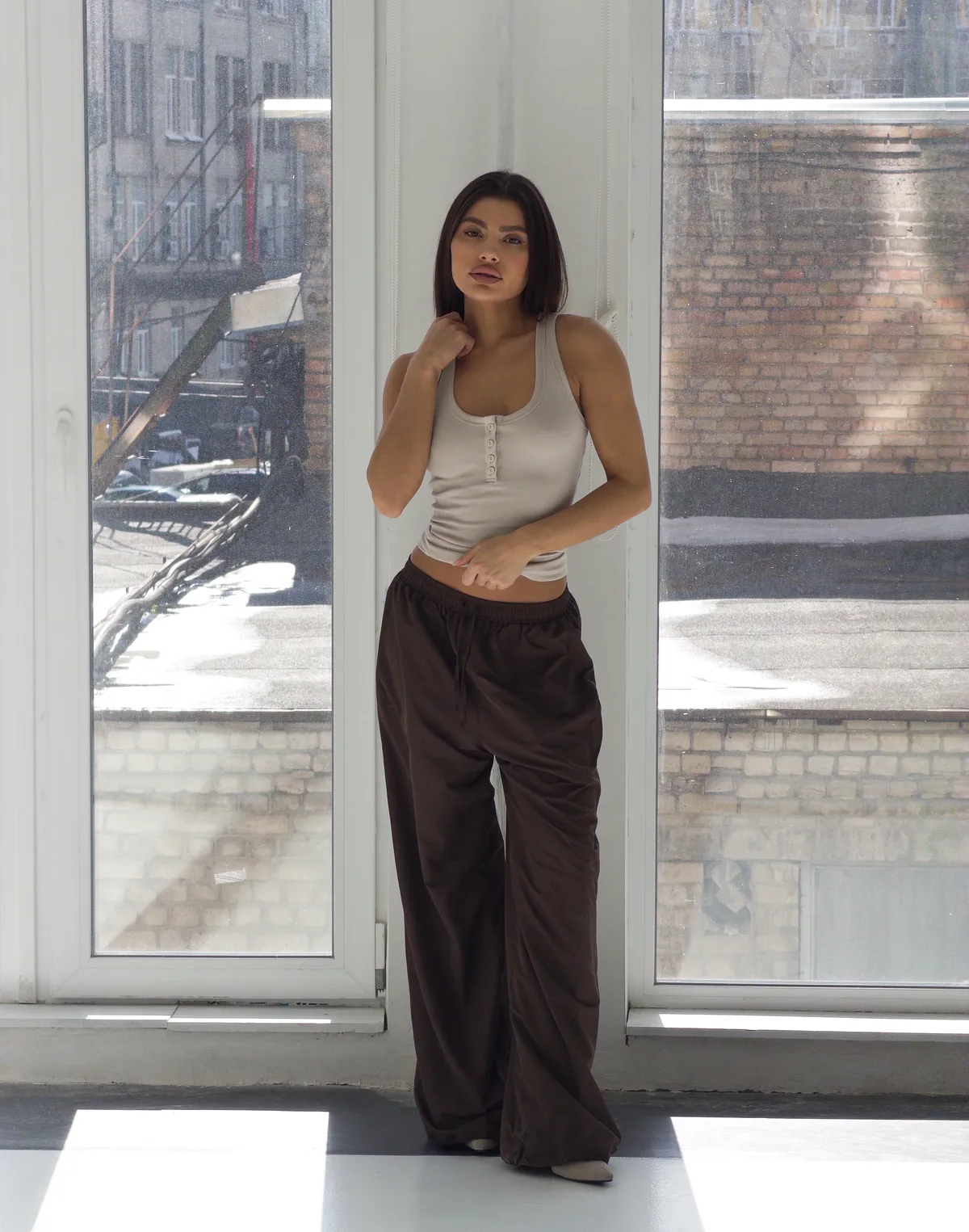 Майка жіноча по фігурі бавовняна з ґудзиками, нейтральний беж - Фото 3