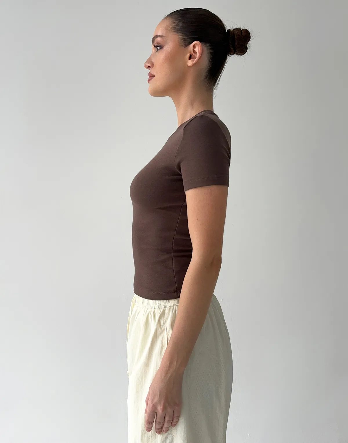 Жіноча футболка по фігурі бавовняна еластична, шоколад - Фото 7