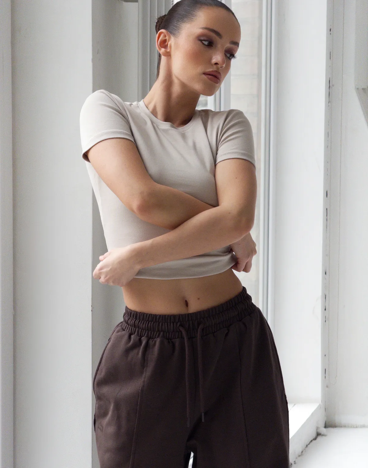 Жіноча футболка по фігурі бавовняна еластична, нейтральний беж - Фото 8