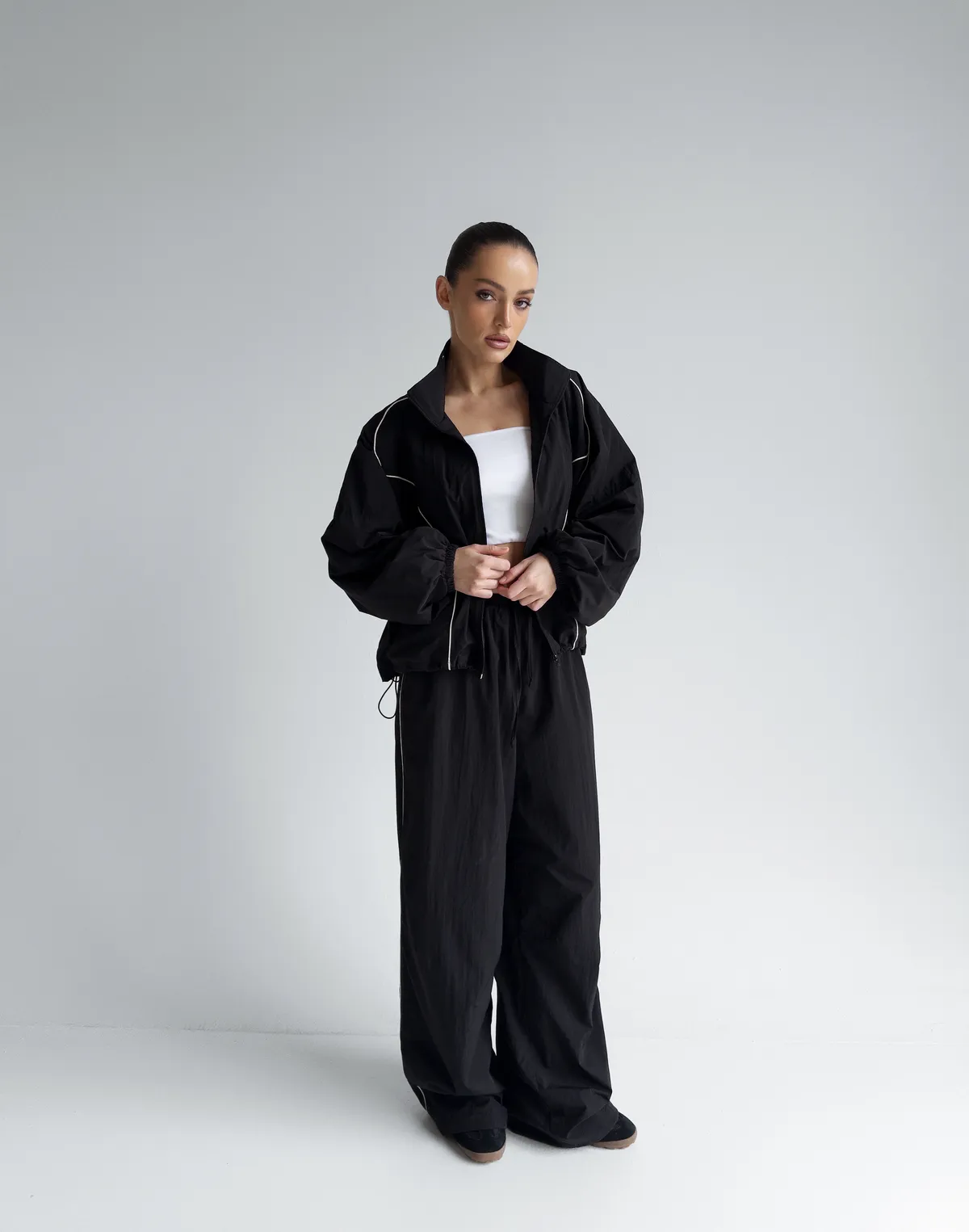Комплект з плащової тканини з кантом зіпер та штани зі шнурком, чорні - Фото 1