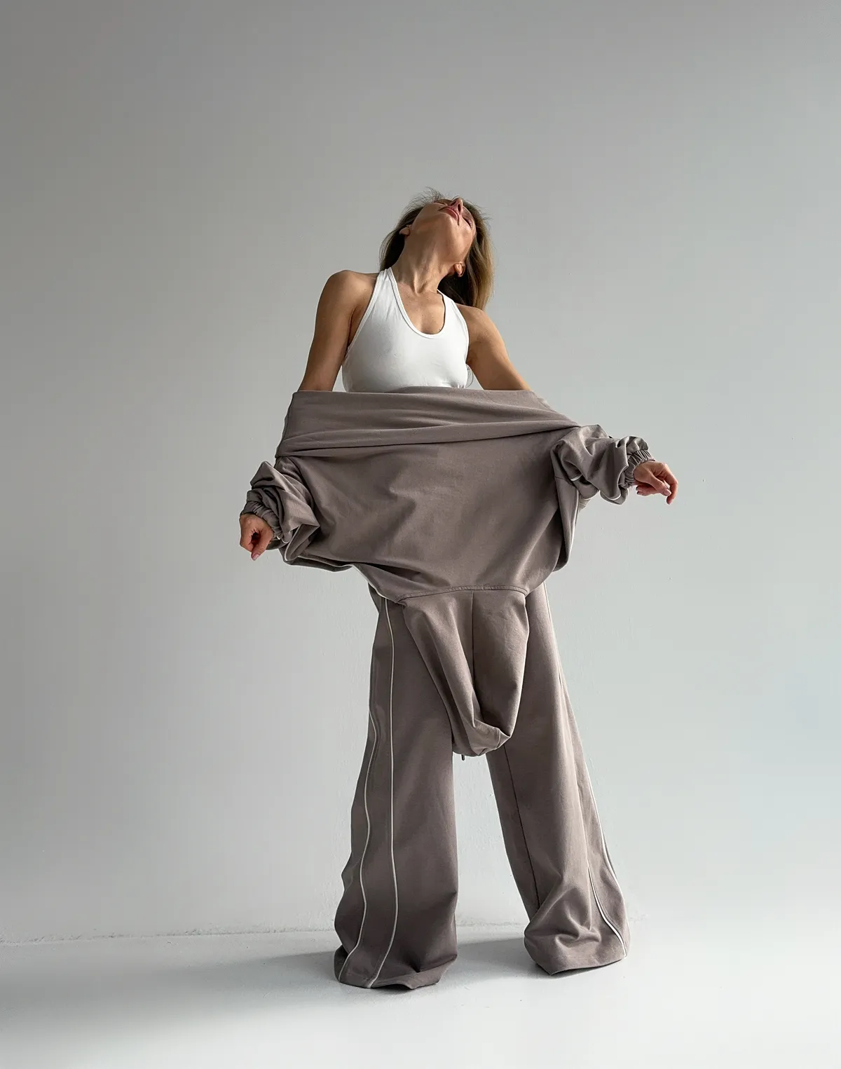 Комплект весняний з кантом худі та штани, світло-кавові - Фото 7