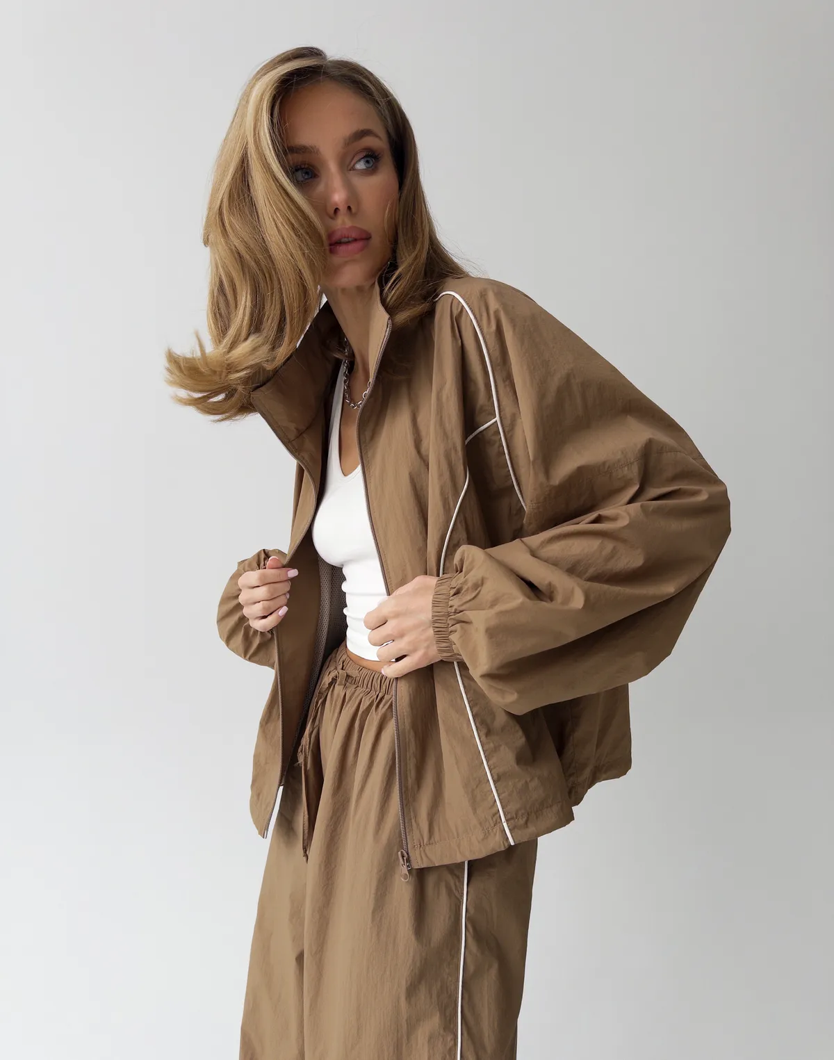 Зіпер з плащової тканини з кантом, мокко - Фото 6