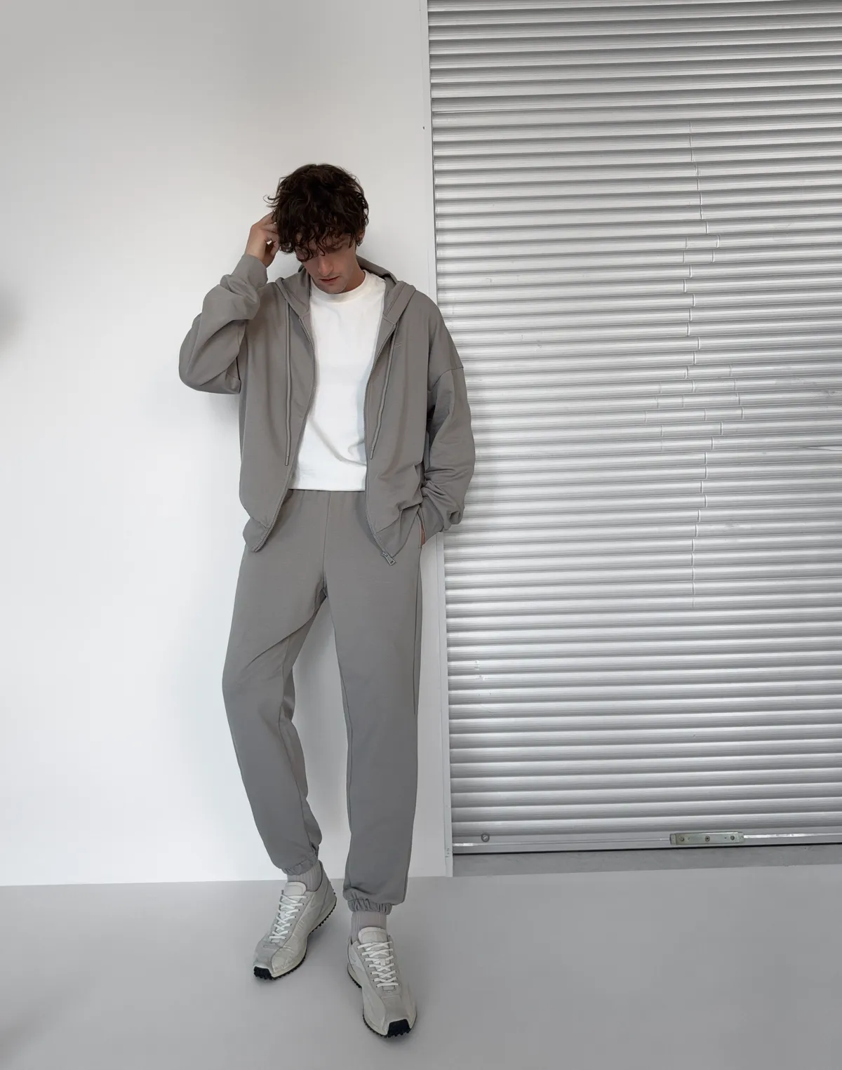 Комплект чоловічій весняний зіпер з капюшоном та джогери базові, нейтральний сірий - Фото 6