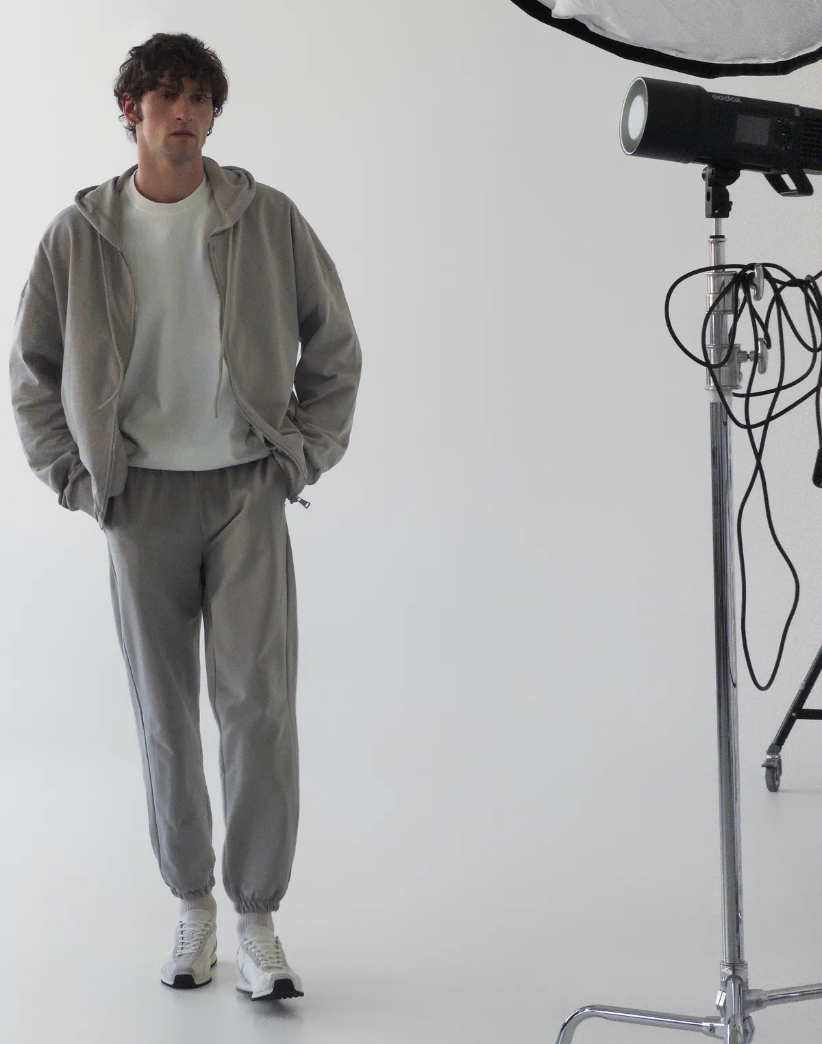 Комплект чоловічій весняний зіпер з капюшоном та джогери базові, нейтральний сірий - Фото 4