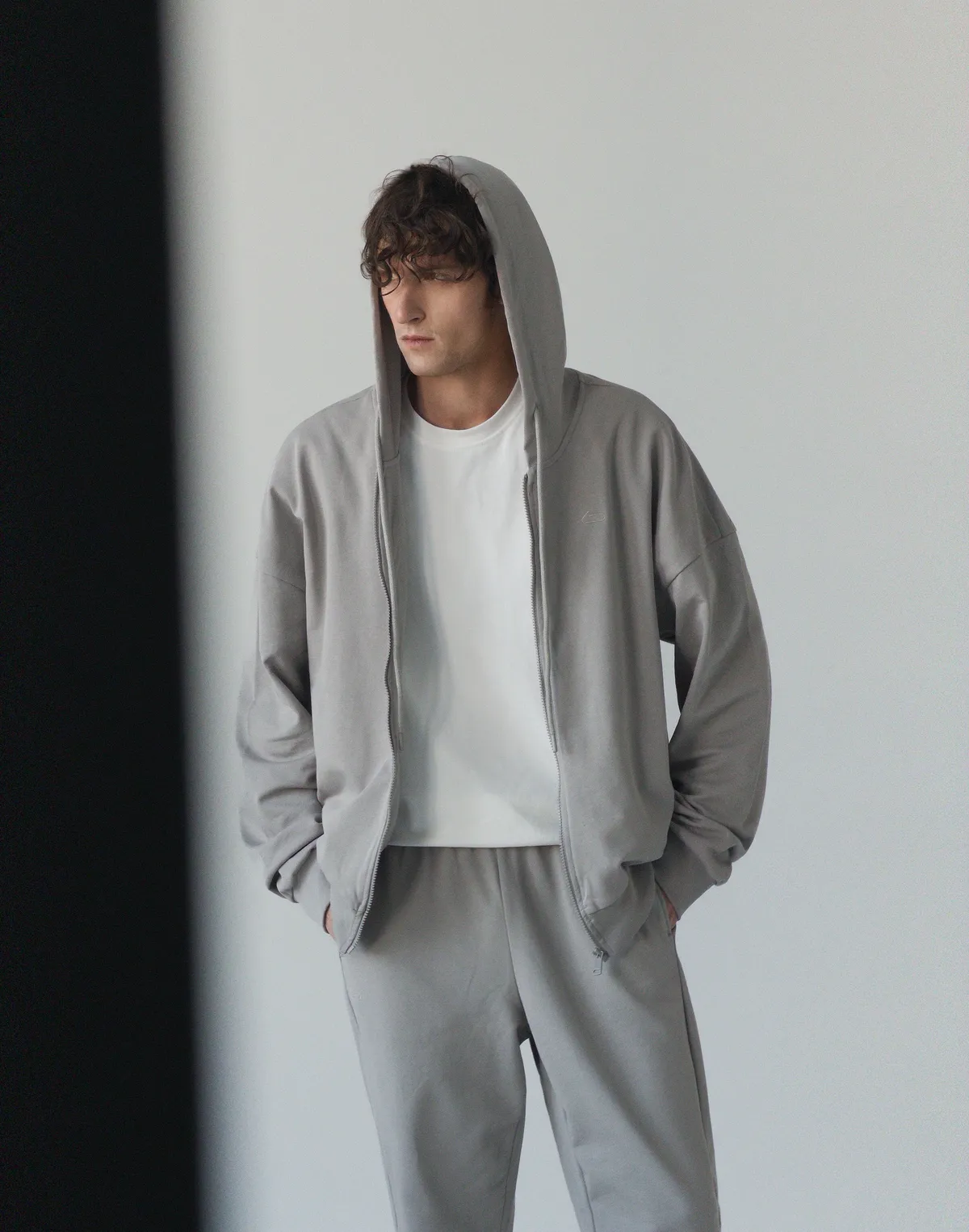 Зіпер чоловічий весняний з капюшоном, нейтральний сірий - Фото 6